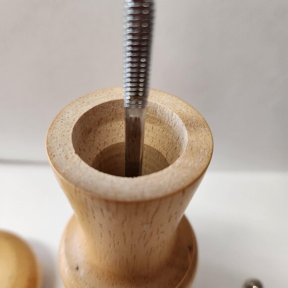 Vintage Chyn Tai Co. Ltd. Wooden Pepper Grinder 17cm - Picture 5 of 7